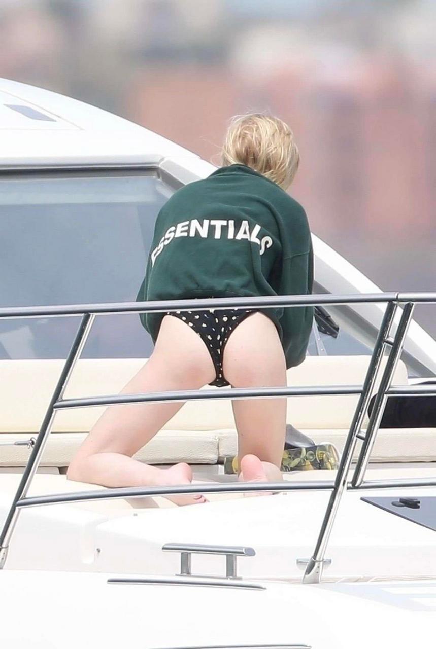 Sophie Turner Showing The Goods NSFW