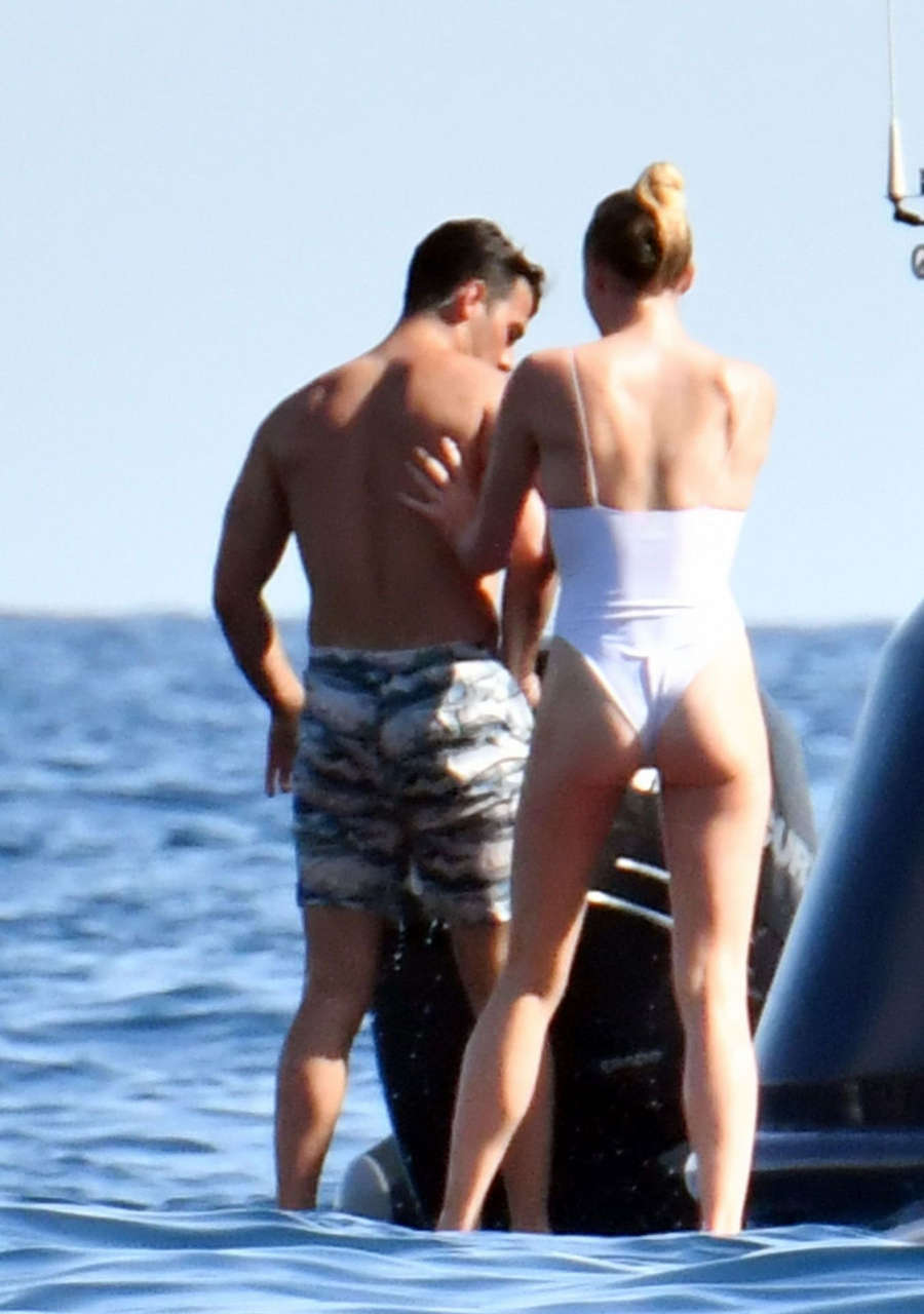 Sophie Turner With Her Husband In Italy Ass