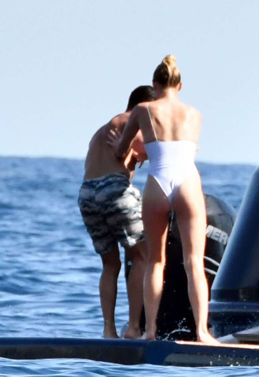 Sophie Turner With Her Husband In Italy Ass