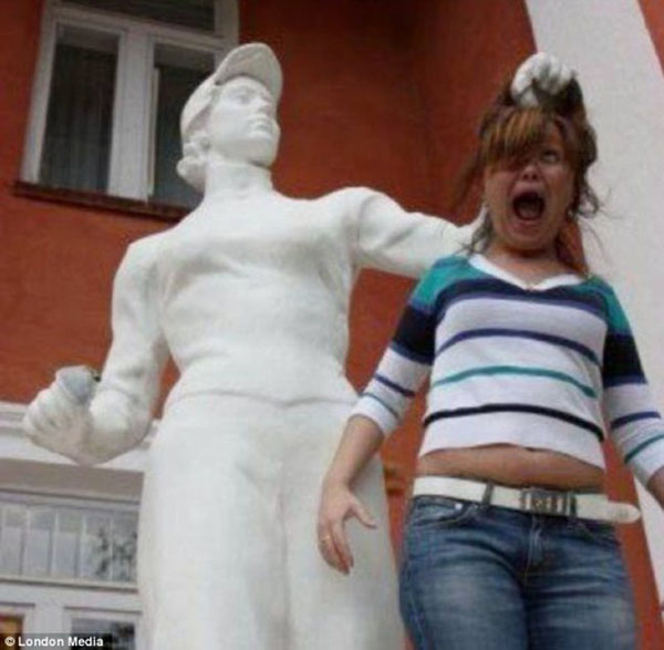 Statues Hitting People NSFW