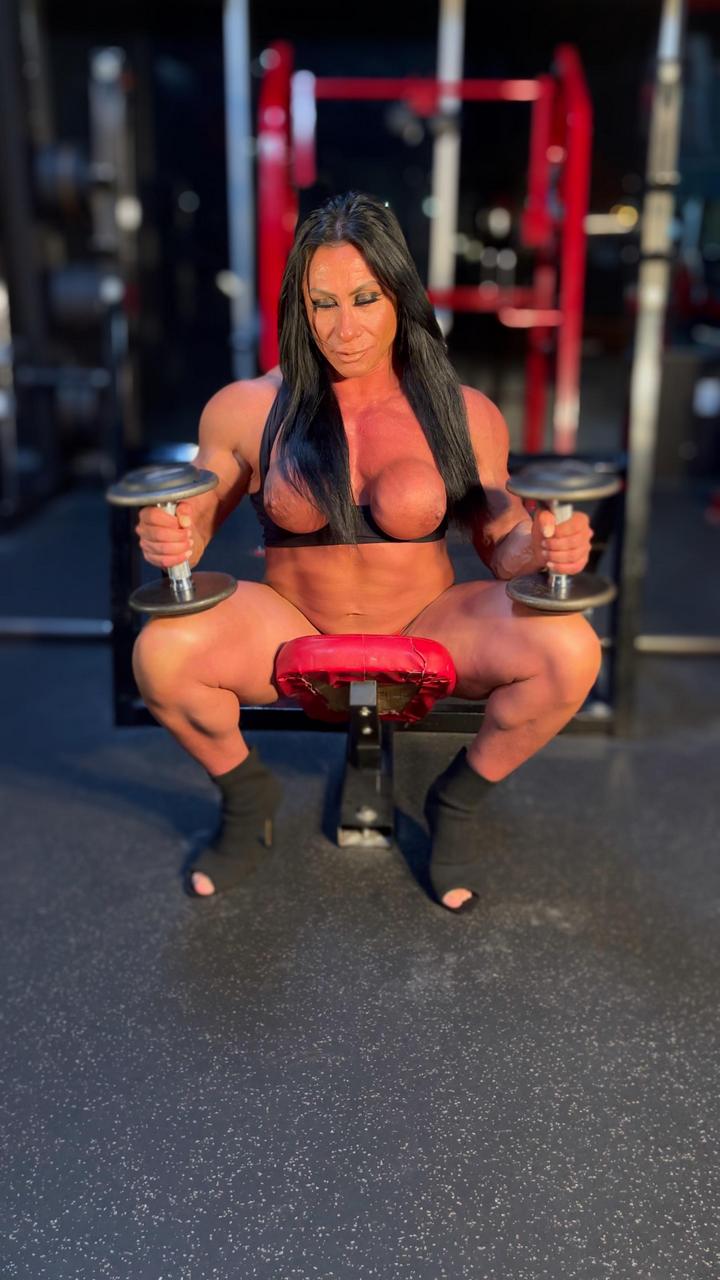 Susan Kay Female Bodybuilder NSFW