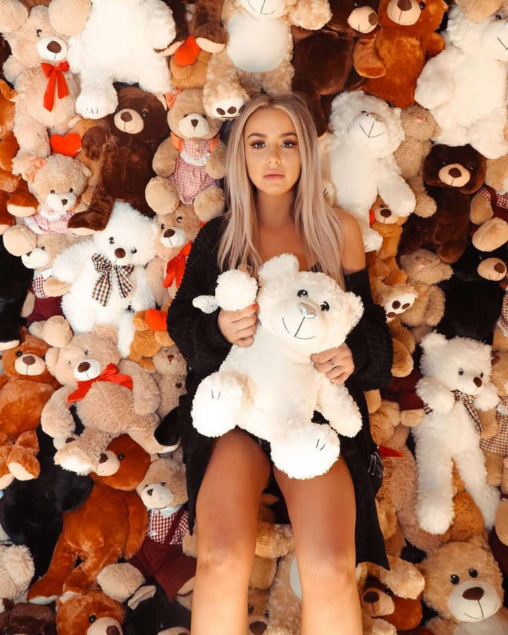 Tana Mongeau NSFW