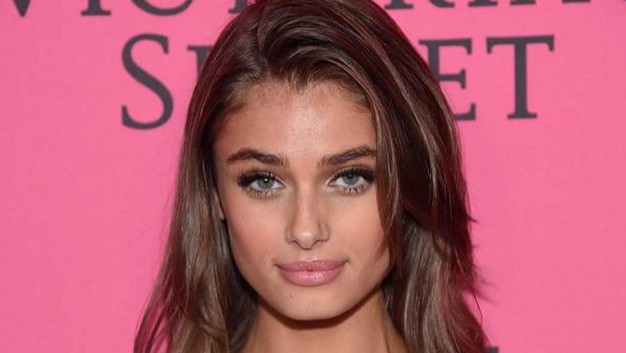 Taylor Hill Making Me Sooo Hard NSFW