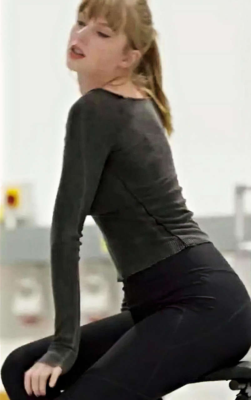 Taylor Swift Ass