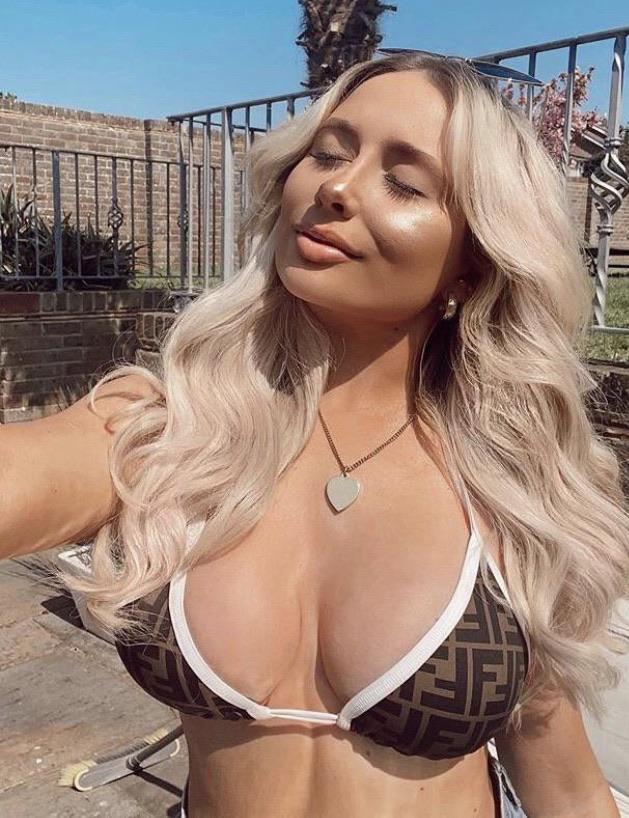 Uk Youtuber Saffron Barker Boob