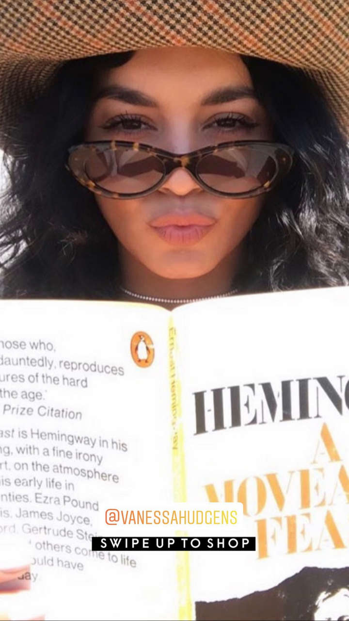 Vanessa Hudgens Reading A Book 10 14 19 Zoom In On Glasses NSFW