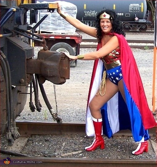 Women Rocking Wonder Woman Costumes In The Late 1970s And