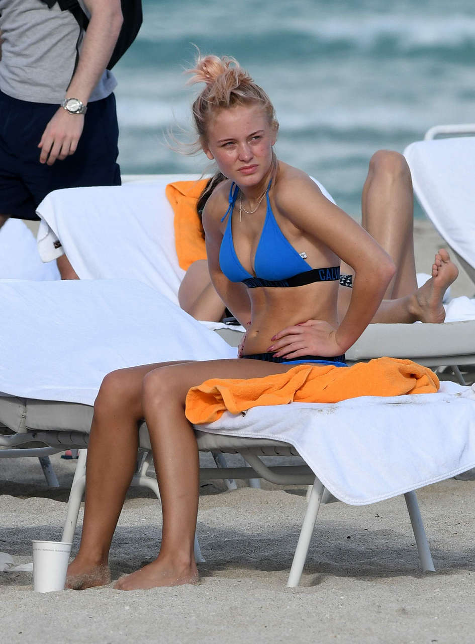 Zara Larsson Wearing A Bikini At A Beach In Miami Ass
